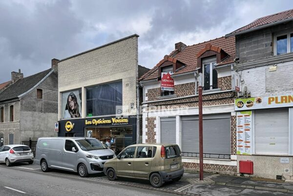 Immeuble en vente à ONNAING — photo 1