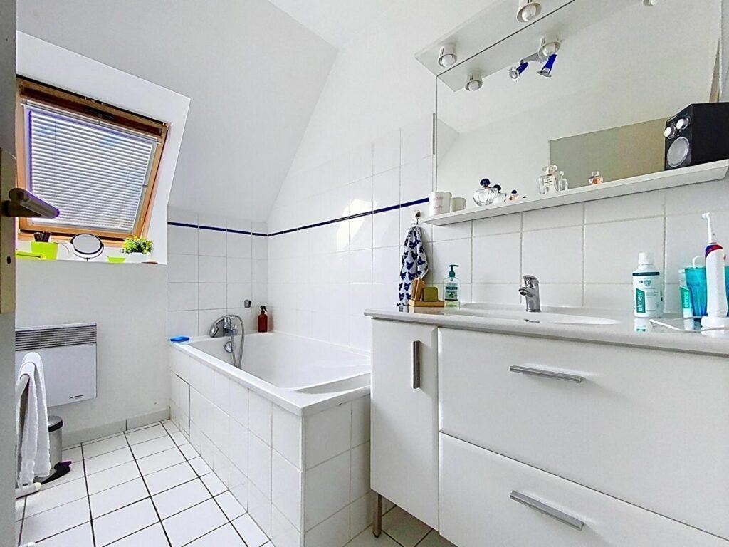 Maison en vente à LA CHAPELLE D ARMENTIERES — photo 11