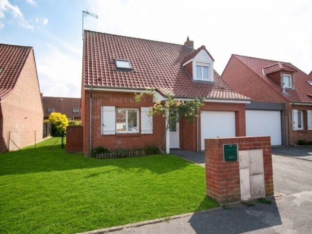 Maison en vente à COUTICHES — photo 1