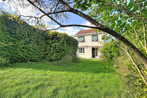 Maison en vente à LESQUIN — photo 1